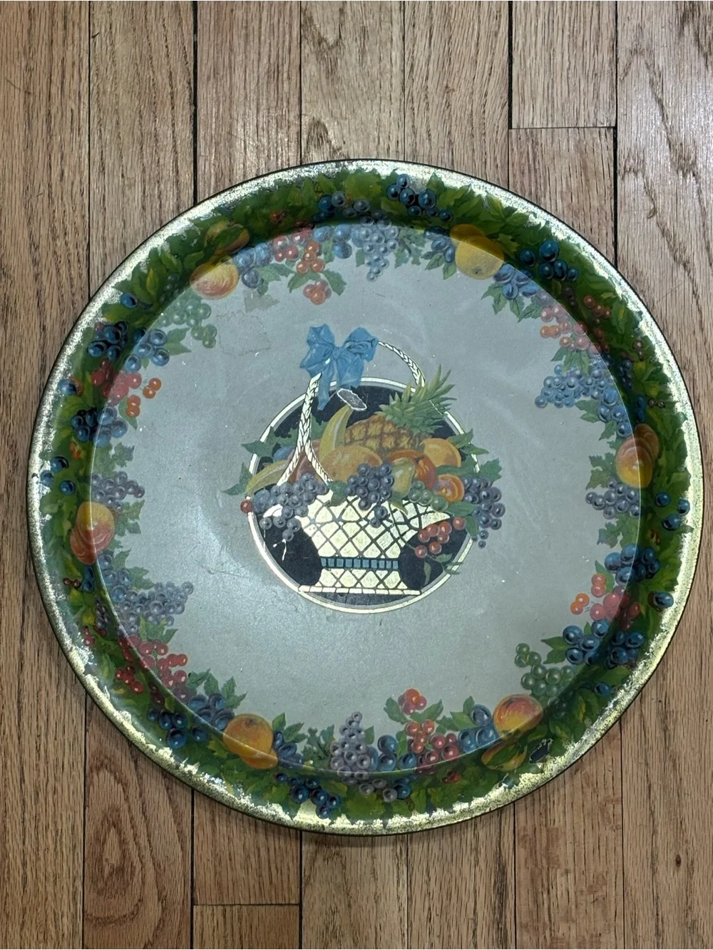 vintage 1970s still life fruit Daher style English metal serving tray featuring